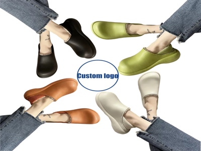 Почему однотонные шлепанцы стали must have этого сезона